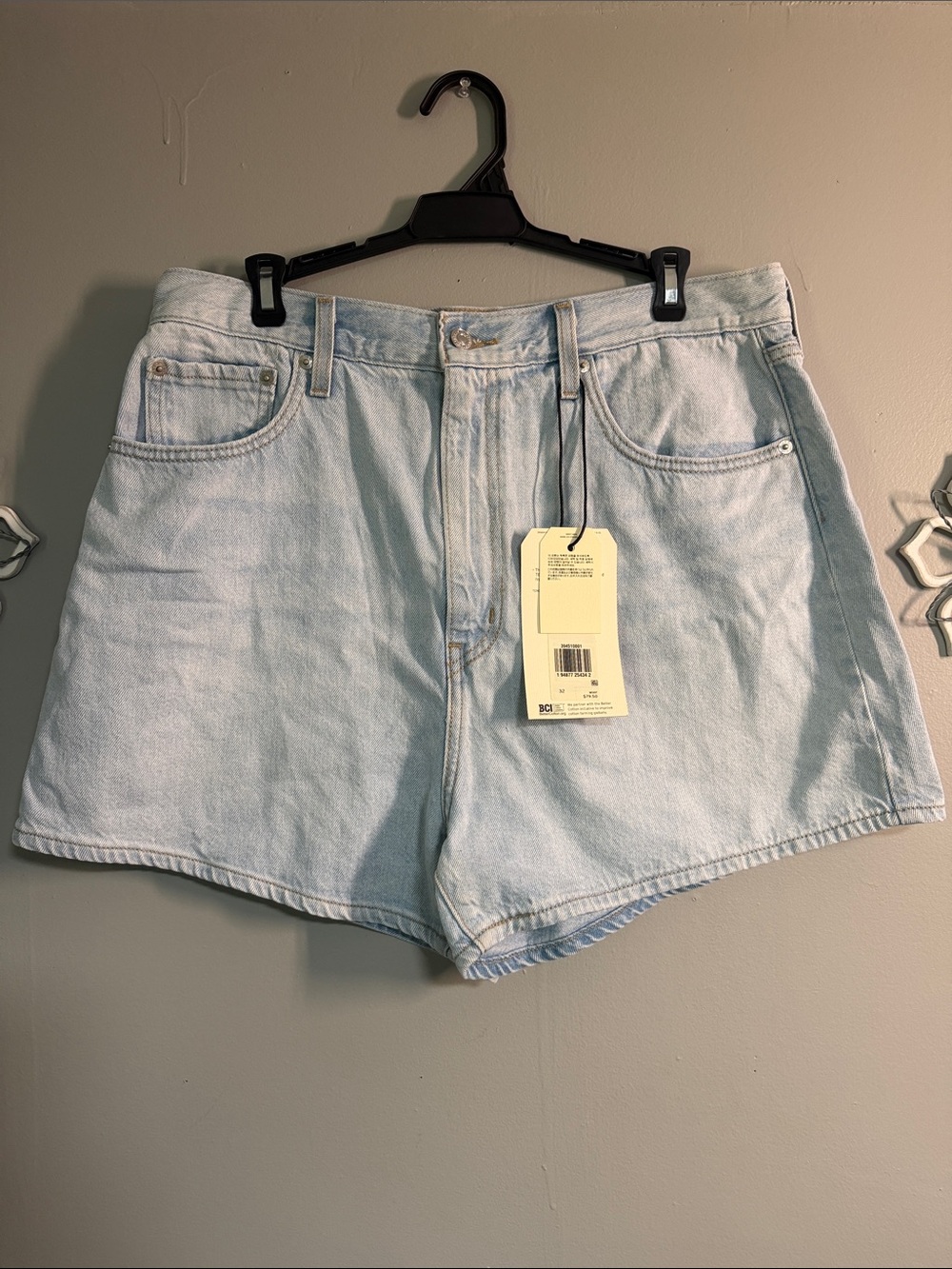 Levi’s High Loose Shorts